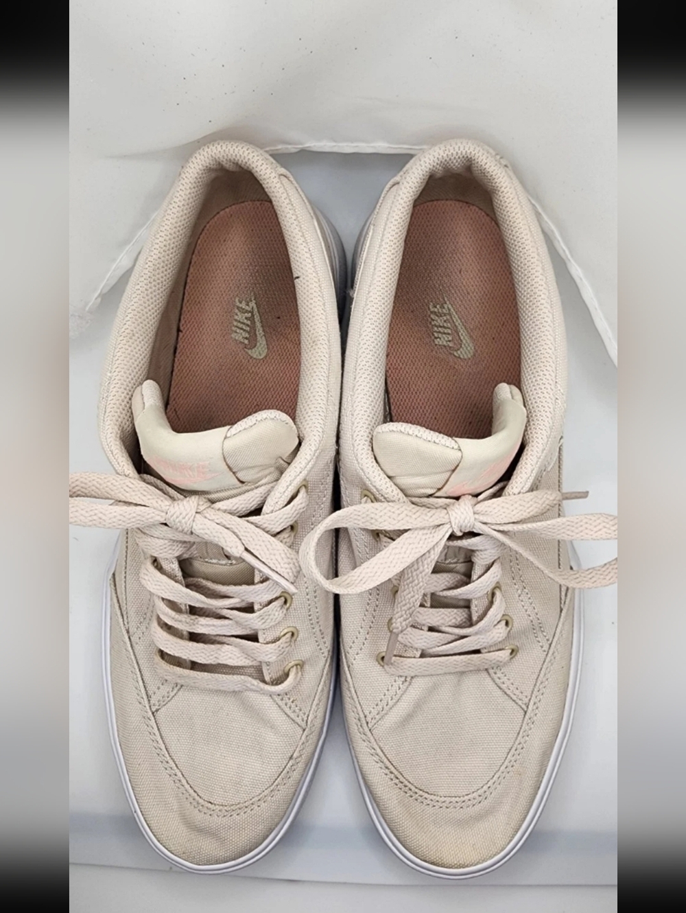 Nike Women’s Canvas Sneakers Light Pink White Low Top Casual Shoes Size 10